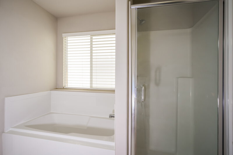 2,145/Mo, 2419 E Prairie Ln Eagle Mountain, UT 84005 Main Bathroom View