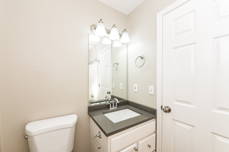 3,050/Mo, 5433 W Branbury Ct Salt Lake City, UT 84118 Bathroom View 2