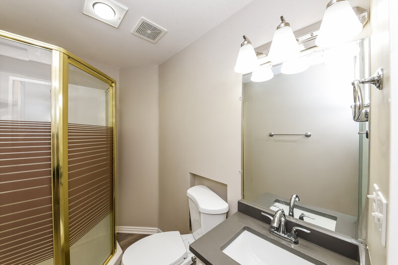 3,050/Mo, 5433 W Branbury Ct Salt Lake City, UT 84118 Bathroom View 3