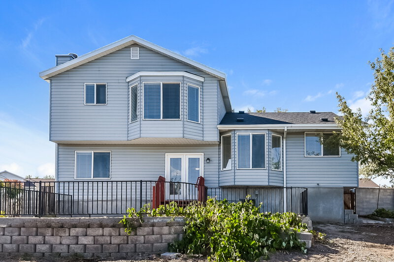 3,050/Mo, 5433 W Branbury Ct Salt Lake City, UT 84118 Rear View
