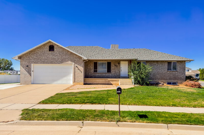 2,350/Mo, 1847 N 725 W Clinton, UT 84015 External View