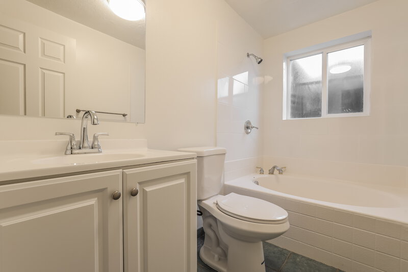 2,475/Mo, 1847 N 725 W Clinton, UT 84015 Bathroom View