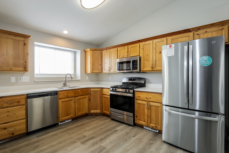 2,845/Mo, 64 E 2100 S Clearfield, UT 84015 Kitchen View