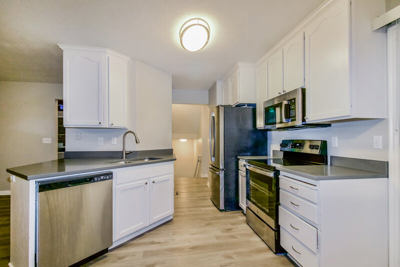 2,695/Mo, 1412 S Pebblecreek Dr Layton, UT 84041 Kitchen View