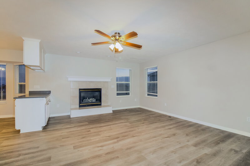 2,695/Mo, 1412 S Pebblecreek Dr Layton, UT 84041 Family Room View