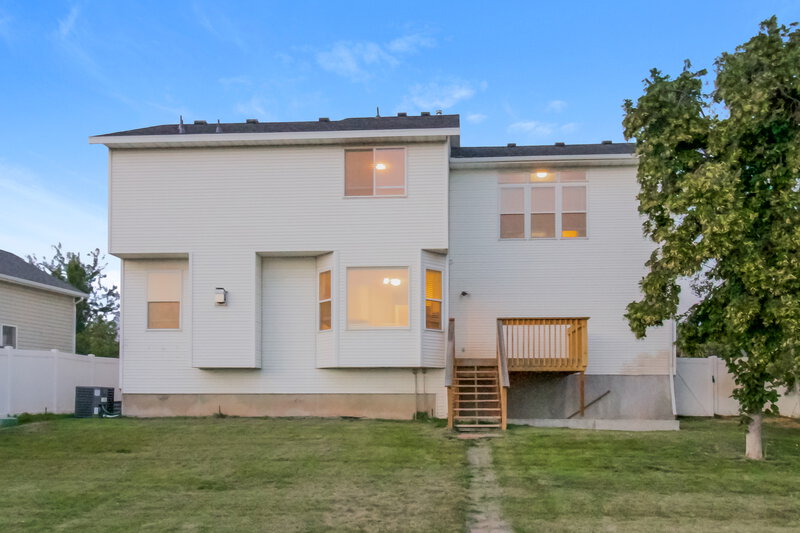 2,695/Mo, 1412 S Pebblecreek Dr Layton, UT 84041 Rear View