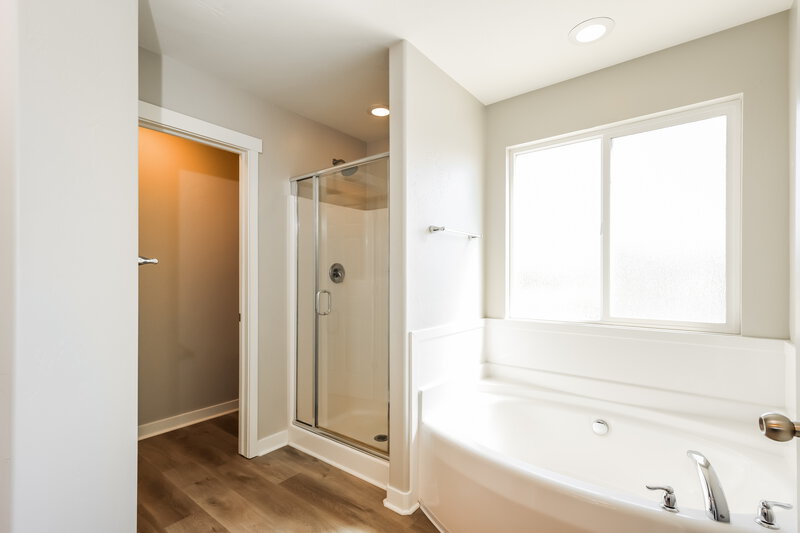 2,640/Mo, 3448 W Oak Crest Dr Lehi, UT 84043 Main Bathroom View 2