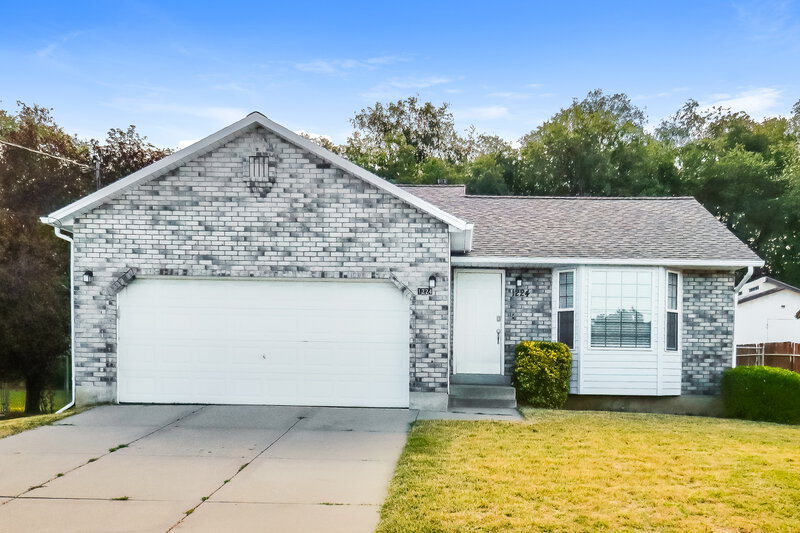 2,380/Mo, 1224 N 1000 W Clinton, UT 84015 External View