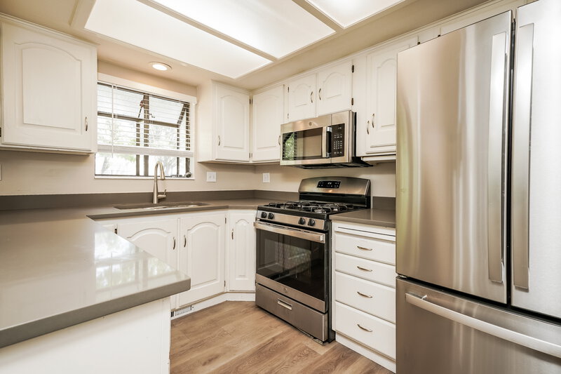 2,625/Mo, 149 N 400 W Clearfield, UT 84015 Kitchen View