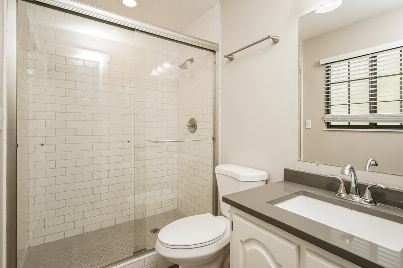 2,625/Mo, 149 N 400 W Clearfield, UT 84015 Main Bathroom View