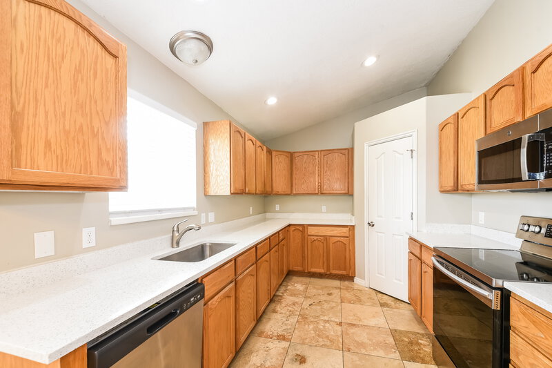 2,635/Mo, 1116 N Mustang Ln Saratoga Springs, UT 84045 Kitchen View