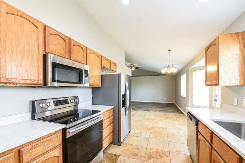 2,635/Mo, 1116 N Mustang Ln Saratoga Springs, UT 84045 Kitchen View 2