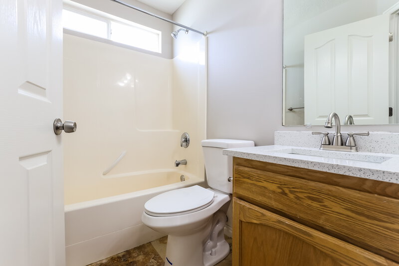 2,760/Mo, 1116 N Mustang Ln Saratoga Springs, UT 84045 Bathroom View