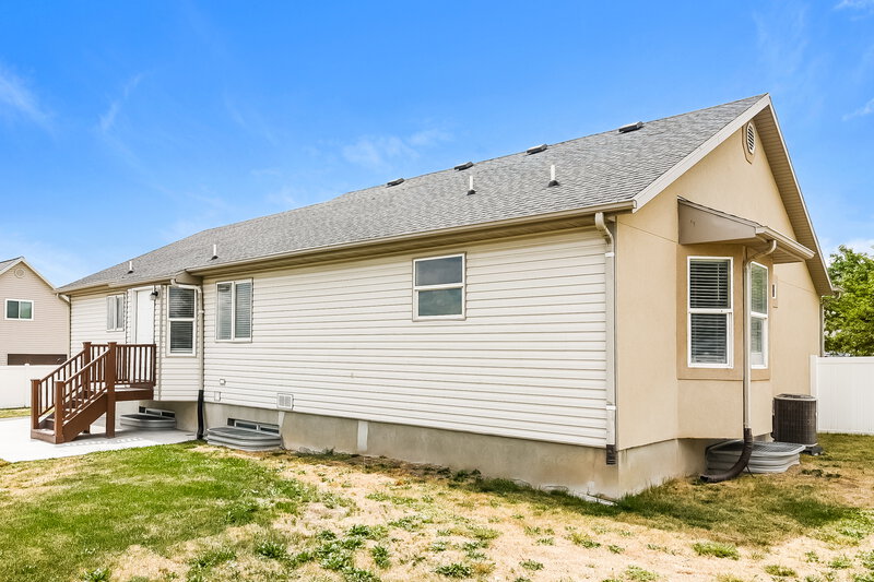 2,635/Mo, 1116 N Mustang Ln Saratoga Springs, UT 84045 Rear View