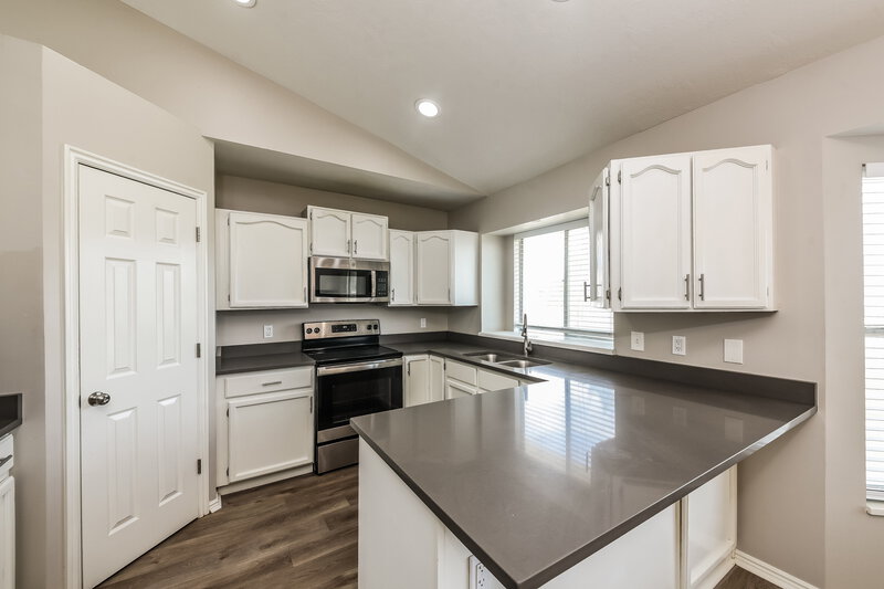 2,855/Mo, 8989 S 3900 W West Jordan, UT 84088 Kitchen View