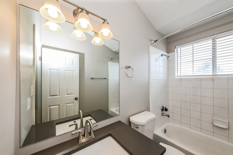 2,855/Mo, 8989 S 3900 W West Jordan, UT 84088 Main Bathroom View 2