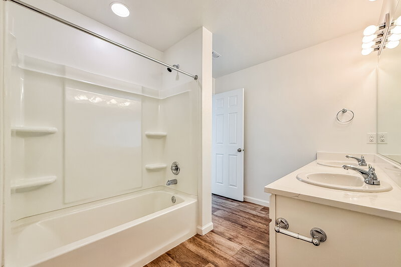 2,765/Mo, 4526 W 1150 S West Point, UT 84015 Bathroom View