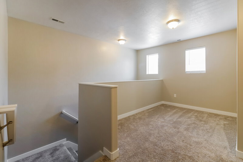 2,860/Mo, 3073 S Red Pine Dr Saratoga Springs, UT 84045 Loft View