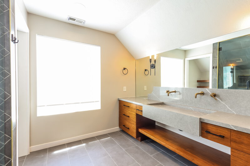 2,630/Mo, 137 E 1910 N Tooele, UT 84074 Main Bathroom View