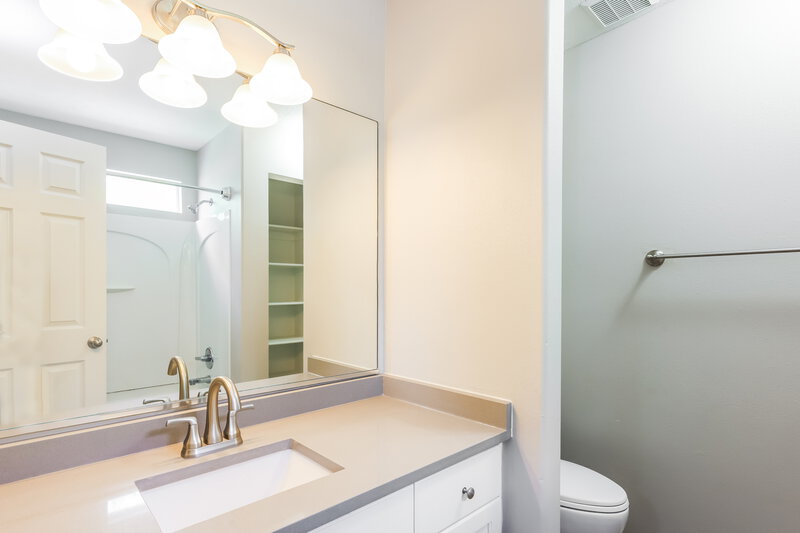2,630/Mo, 137 E 1910 N Tooele, UT 84074 Bathroom View
