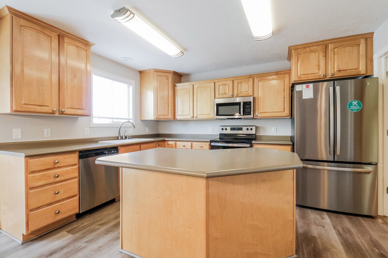 3,030/Mo, 817 N 600 W Kaysville, UT 84037 Misc View 3