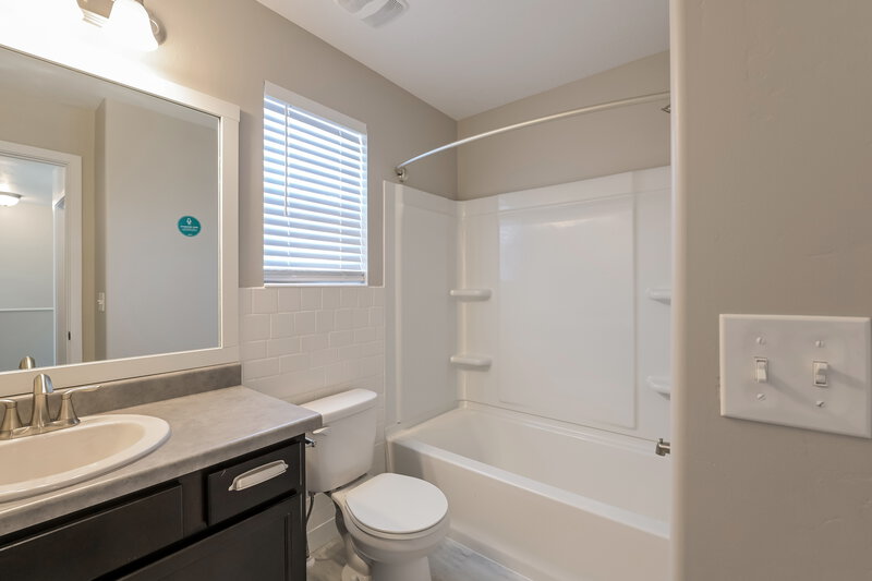 2,400/Mo, 3069 S Red Pine Dr Saratoga Springs, UT 84045 Bathroom View