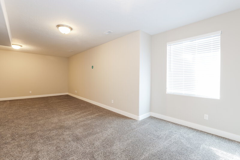 1,990/Mo, 3819 E Cunninghill Dr Eagle Mountain, UT 84005 Family Room View 2
