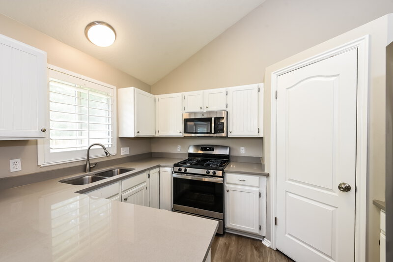 2,855/Mo, 6956 S Sparrowtail Rd West Jordan, UT 84081 Kitchen View