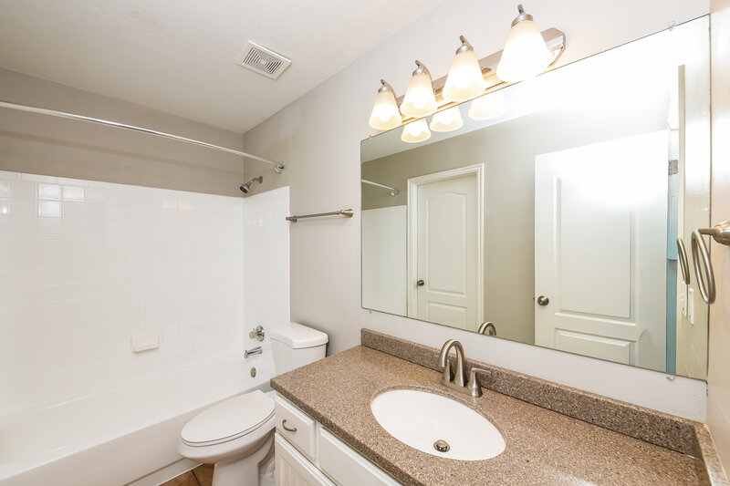 2,855/Mo, 6956 S Sparrowtail Rd West Jordan, UT 84081 Main Bathroom View