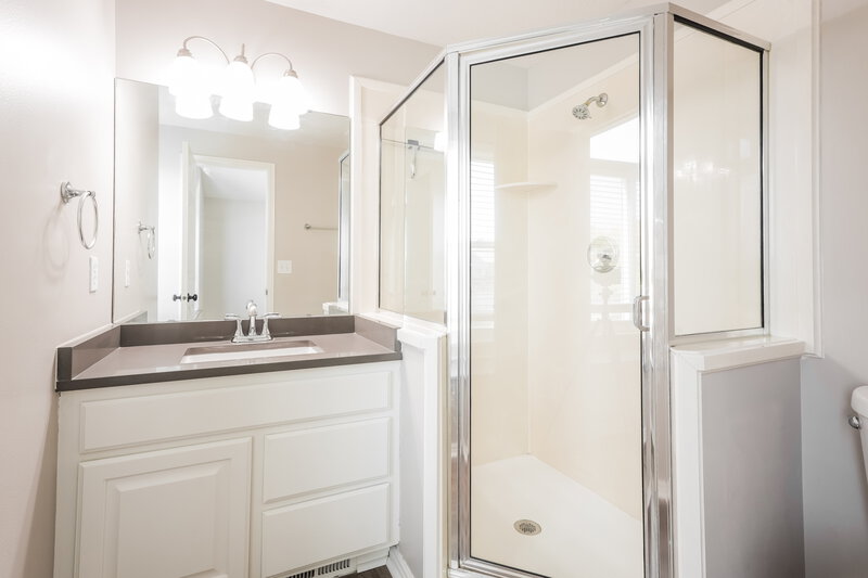 3,170/Mo, 110 E 1175 N Ogden, UT 84404 Main Bathroom View