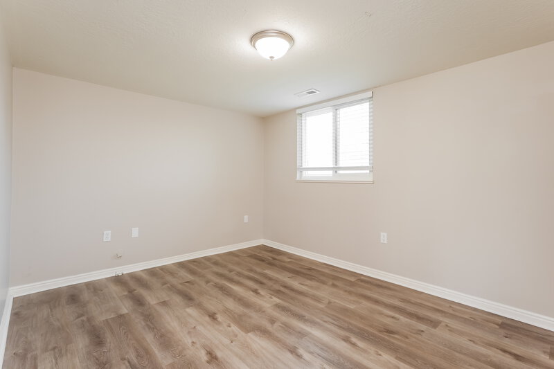 3,170/Mo, 110 E 1175 N Ogden, UT 84404 Bedroom View 3