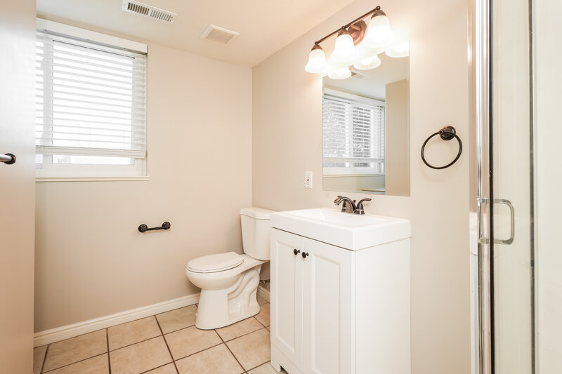 3,170/Mo, 110 E 1175 N Ogden, UT 84404 Bathroom View