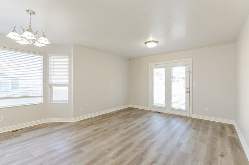 2,595/Mo, 2373 W 1850 N Clearfield, UT 84015 Dining Room View