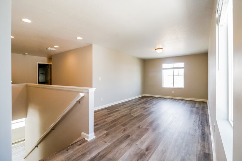 2,620/Mo, 327 W Palomino Way Stansbury Park, UT 84074 Loft View