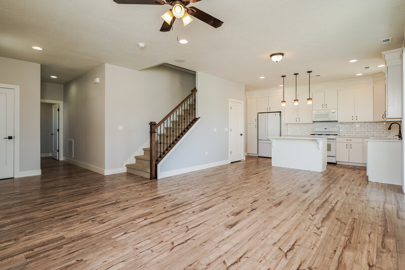 2,720/Mo, 1611 W Parkview Dr Syracuse, UT 84075 Living Room View