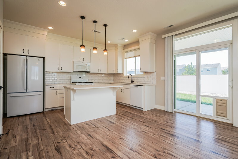 2,720/Mo, 1611 W Parkview Dr Syracuse, UT 84075 Dining Room View