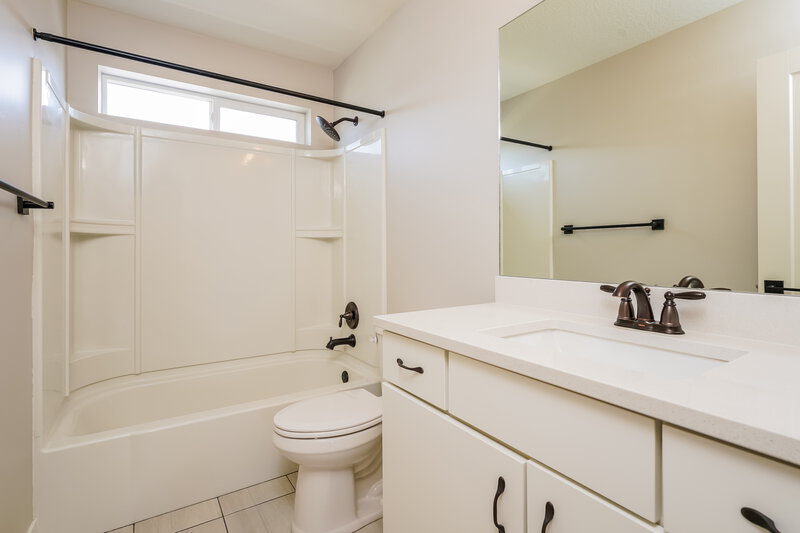 2,720/Mo, 1611 W Parkview Dr Syracuse, UT 84075 Bathroom View