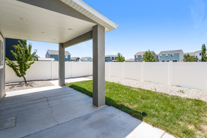 2,720/Mo, 1611 W Parkview Dr Syracuse, UT 84075 Patio View