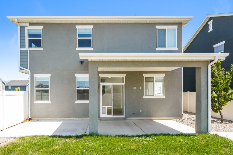 2,720/Mo, 1611 W Parkview Dr Syracuse, UT 84075 Rear View