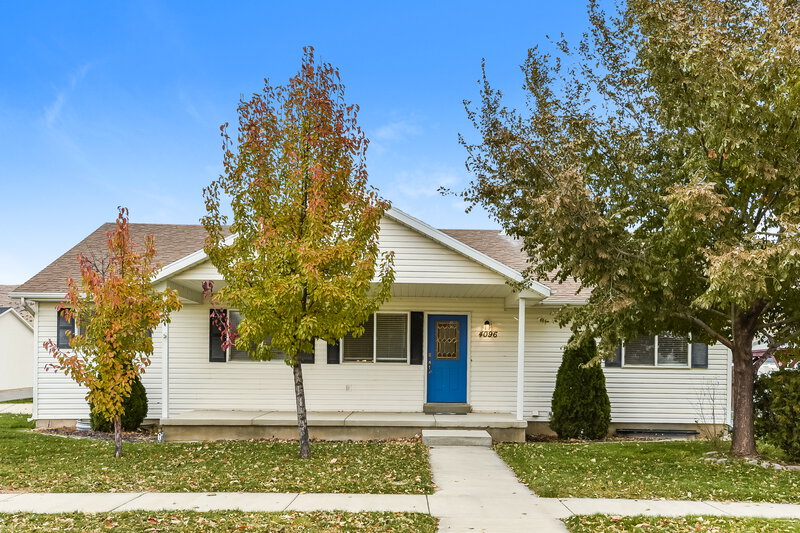 2,140/Mo, 4096 N White Pine Rd Eagle Mountain, UT 84005 External View