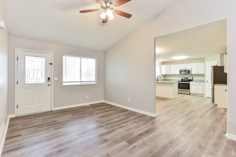 2,140/Mo, 4096 N White Pine Rd Eagle Mountain, UT 84005 Living Room View