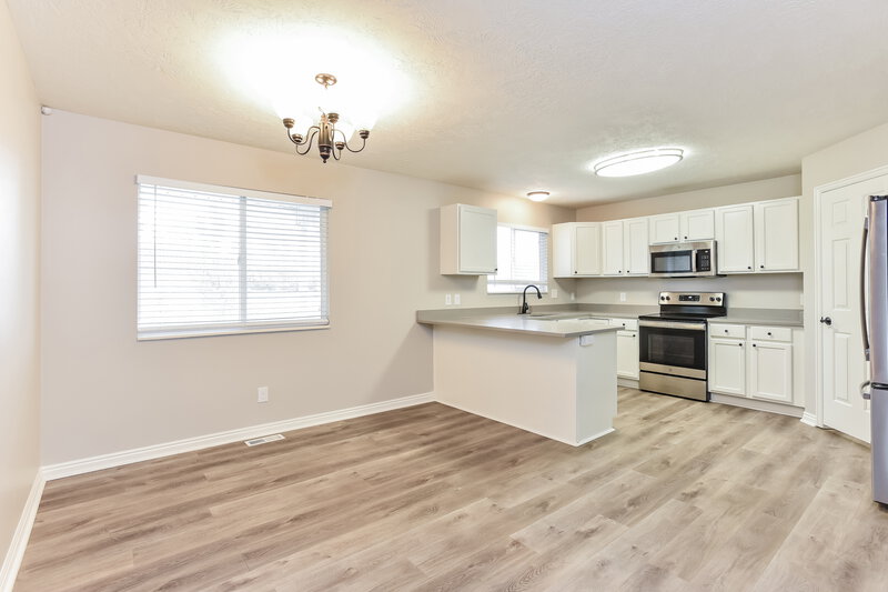 2,140/Mo, 4096 N White Pine Rd Eagle Mountain, UT 84005 Dining Room View
