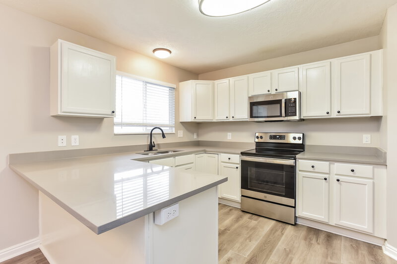 2,140/Mo, 4096 N White Pine Rd Eagle Mountain, UT 84005 Kitchen View