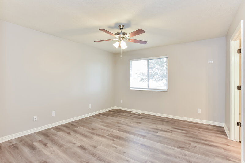 2,140/Mo, 4096 N White Pine Rd Eagle Mountain, UT 84005 Main Bedroom View