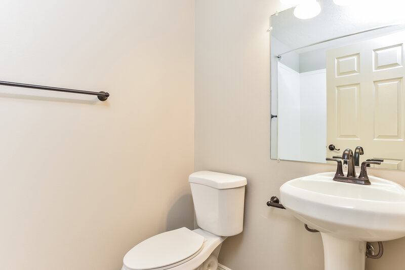 2,140/Mo, 4096 N White Pine Rd Eagle Mountain, UT 84005 Main Bathroom View