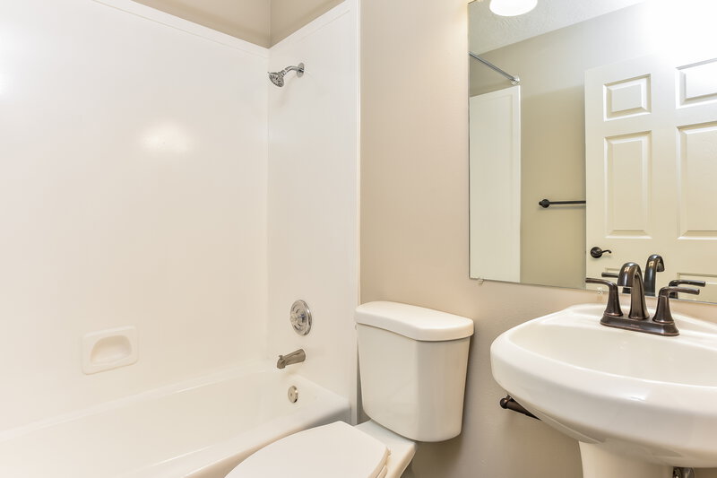 2,140/Mo, 4096 N White Pine Rd Eagle Mountain, UT 84005 Bathroom View 2
