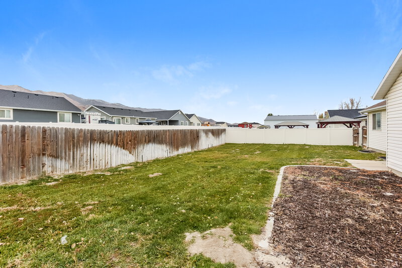 2,140/Mo, 4096 N White Pine Rd Eagle Mountain, UT 84005 Rear View