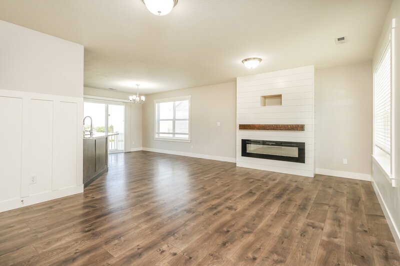 2,455/Mo, 4711 S West Park Dr Roy, UT 84067 Living Room View