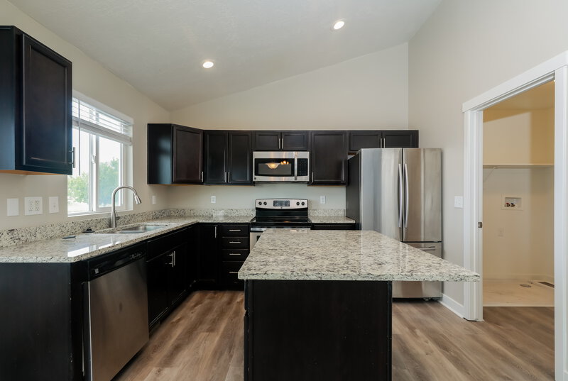 2,295/Mo, 426 W Diamant Ln Tooele, UT 84074 Kitchen View 2