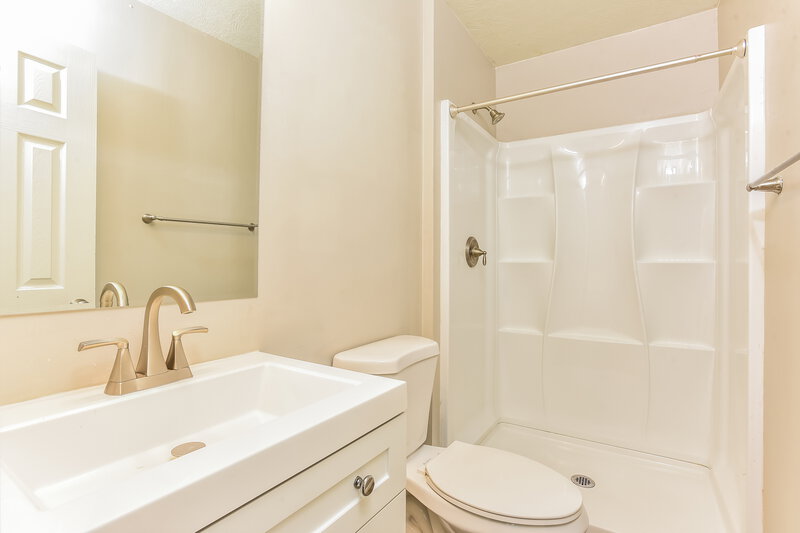 2,750/Mo, 5272 W Ticklegrass Rd West Jordan, UT 84081 Main Bathroom View